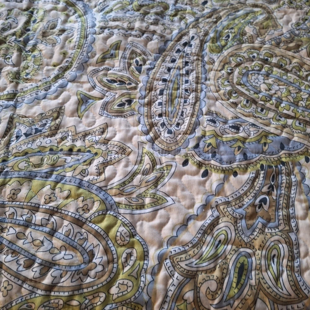 Brandream Green Paisley Patterned Quilt & 2 Yellow Pillows
